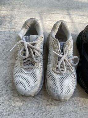 Size 6.5 Brooks- Ghost 12- women’s running shoes